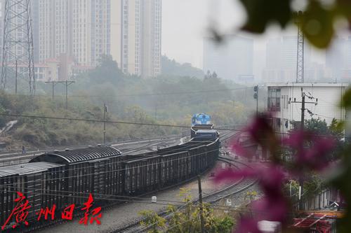 “机车裁缝”刘平的最后一个春运