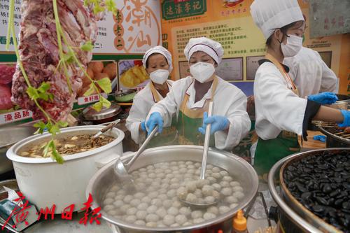 庙会美食区邀你来吃吃吃！