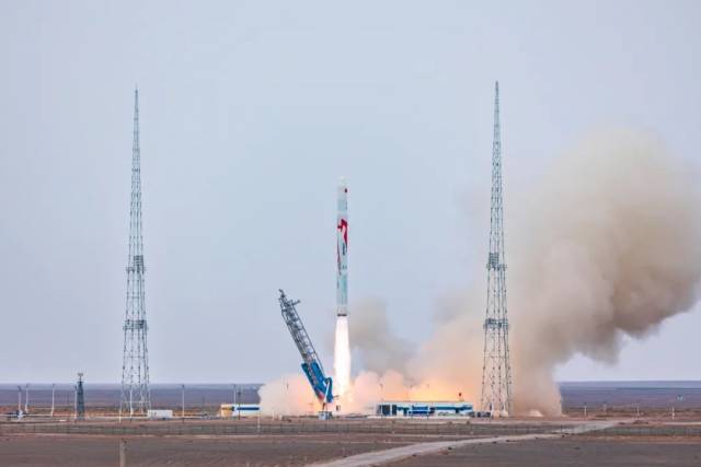 朱雀二号遥二运载火箭发射成功。
