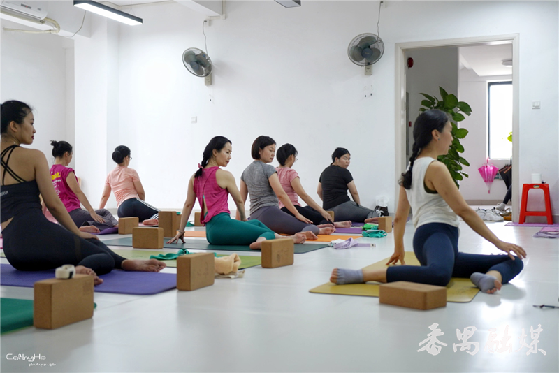 大阳城集团娱乐“瑜”见更好的自己！祈福新邨社区开展瑜伽公益课程活动(图2)