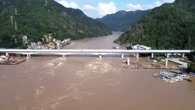 洪峰已顺利通过北江石角站，北江干流目前仍维持在较高水位