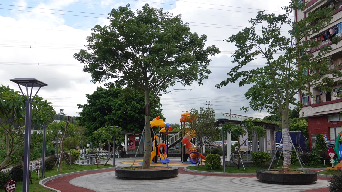 东莞市虎门镇一社区将闲置地变身成儿童公园