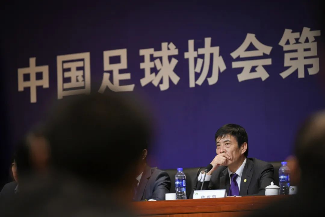 足协地震之后：近期的有序和未来的不确定