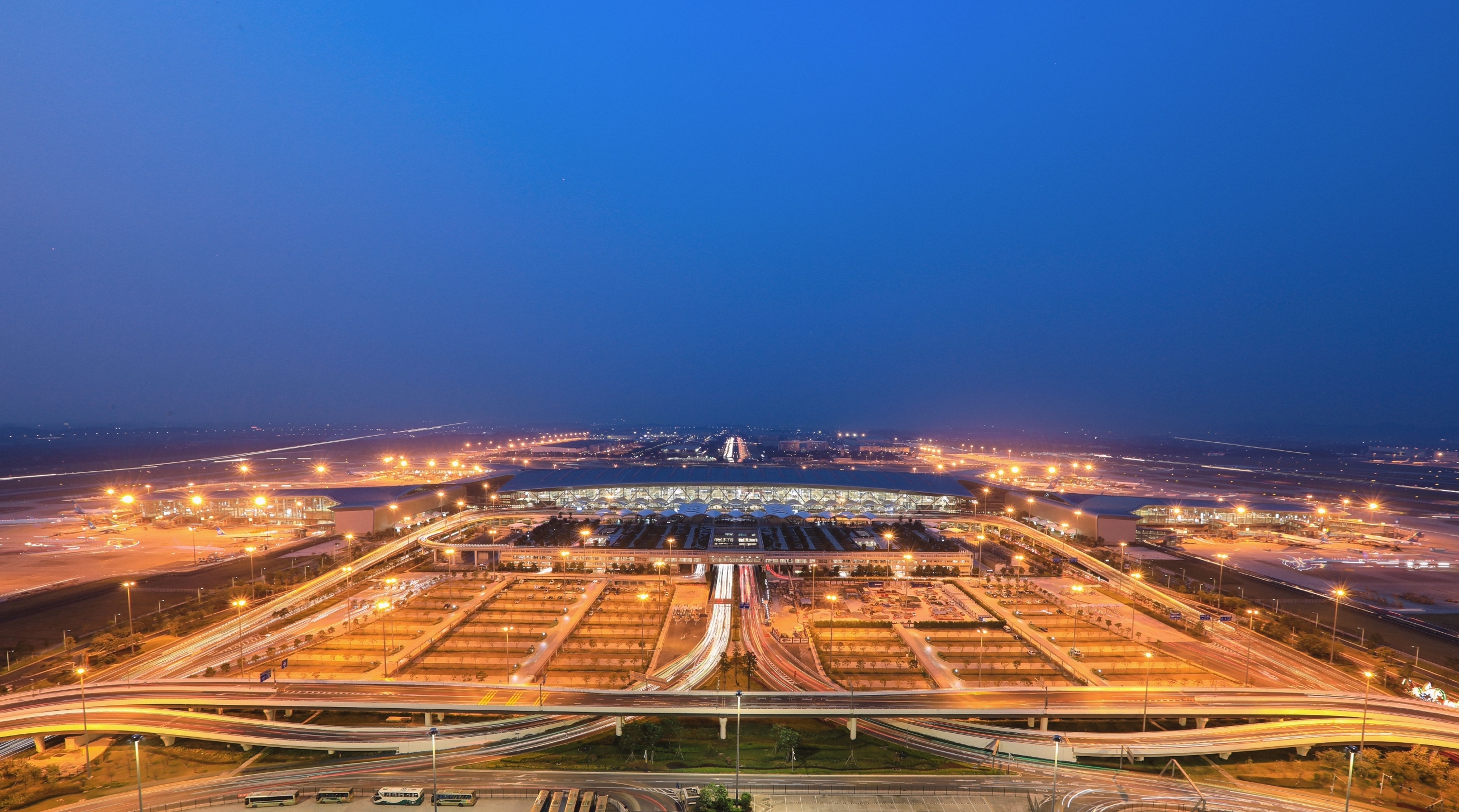 广东机场集团携阿里云打造“数字世界一个机场”