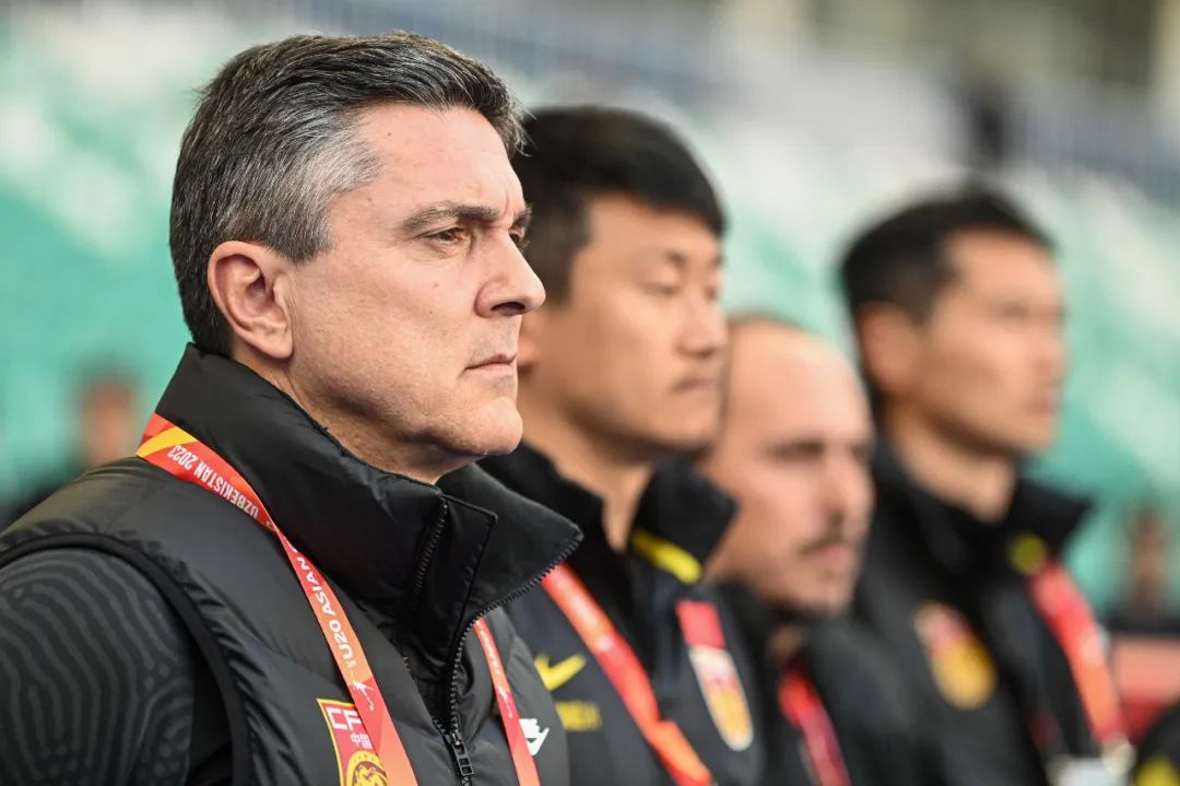 国青主帅安东尼奥：这个队里最大的星，是你们胸口的五星红旗