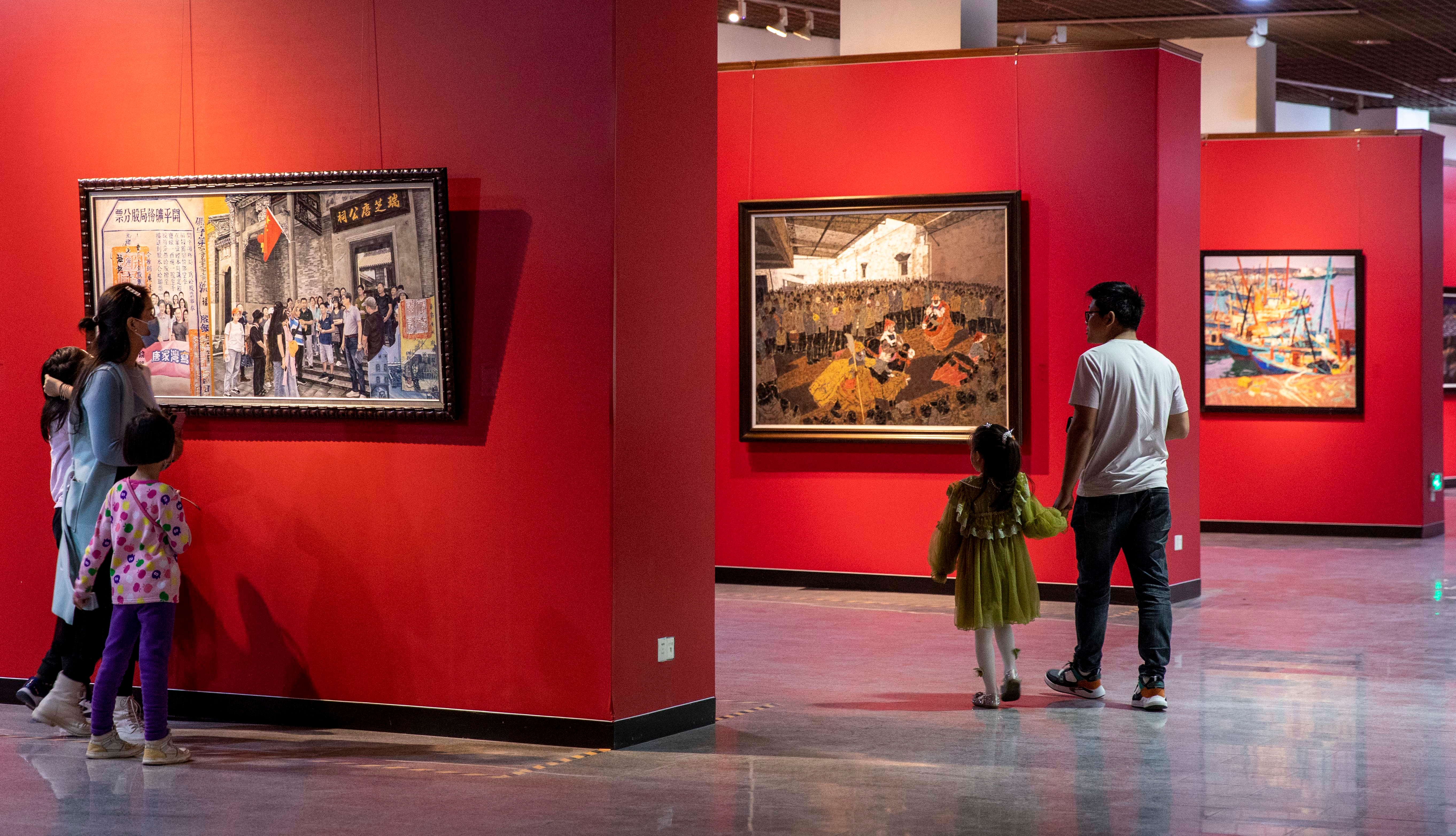 “美丽湾区”展广州开幕，300余件作品共绘湾区时代画卷