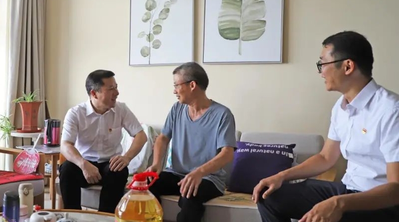 南沙丨南沙街道党工委“七一”走访慰问老党员