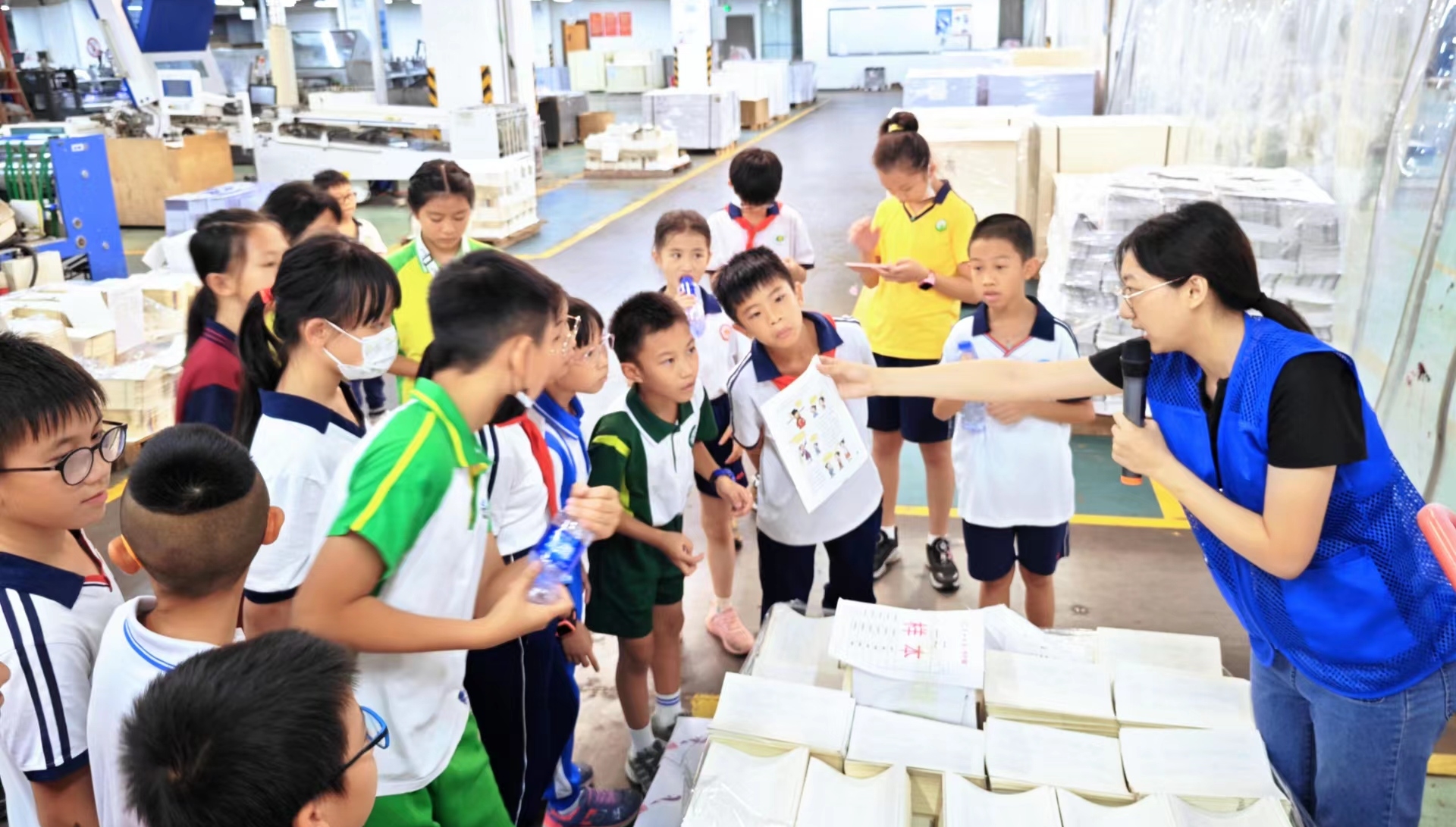 白纸“变身记”教孩子识别正版书，这场“护苗”活动很有趣