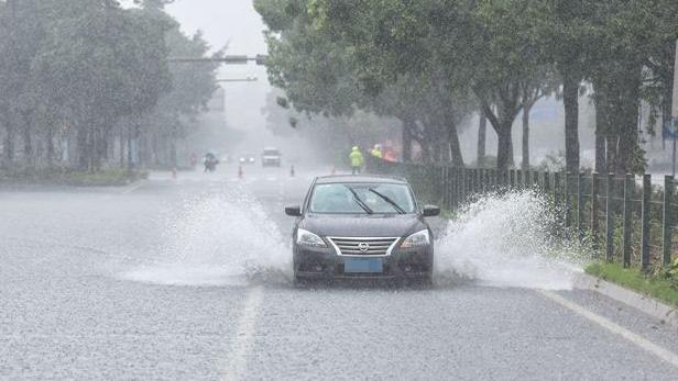 台风来袭，广州交警为你送上小贴士！