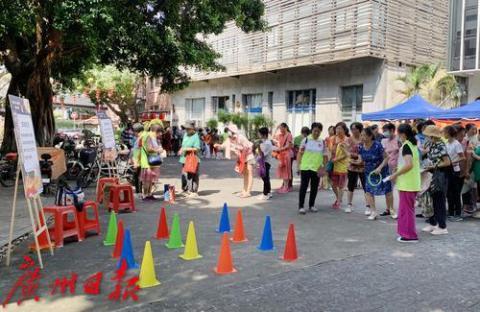 传统游戏齐齐玩 “半边天”共贺双节来临