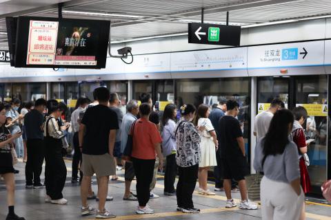 中秋国庆深圳地铁运营时间有调整共六天，全网运营服务时间延长至24时