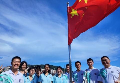 中山纪念中学与关塘村开展主题党日活动
