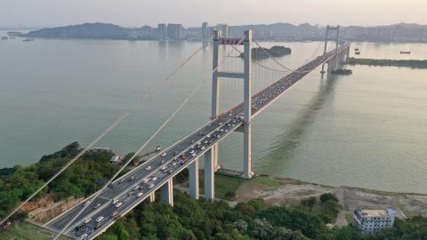 28日省高速公路高峰日车流量达915万车次