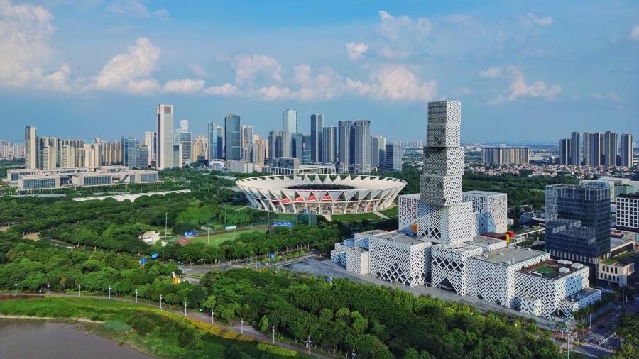 同一天分赴上海、广州进行推介，这座“城”为何能成为投资热点？