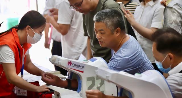 夏港街道携手企业职工共襄无偿献血善举