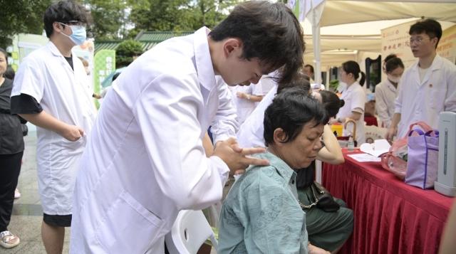 康养线路、积分银行、国潮集市……来越秀区光塔街相约“养生局”